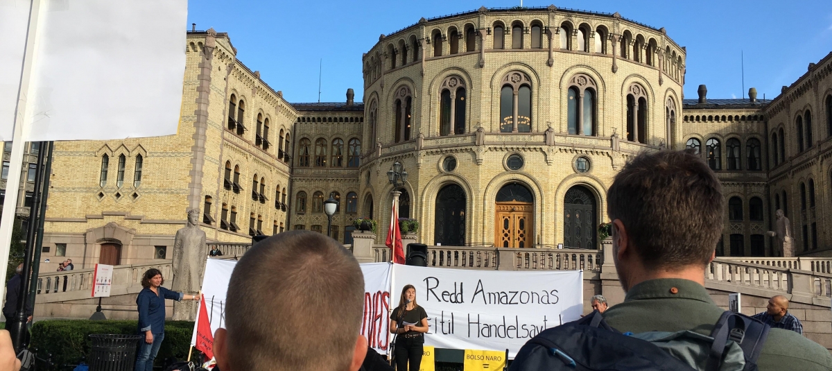 Foto: Demonstrasjon foran Stortinget mot frihandelsavtale med MERCOSUR, 29. august 2019