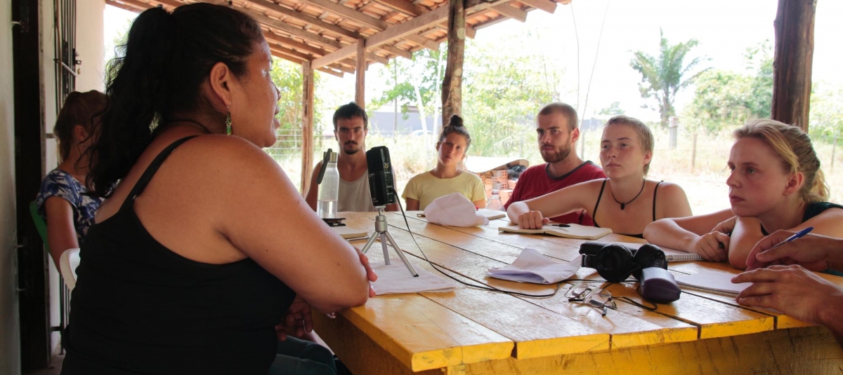 Foto: Sandra Amori fra quilombolaen Sao Joao møter LAG-brigadister i Barcarena