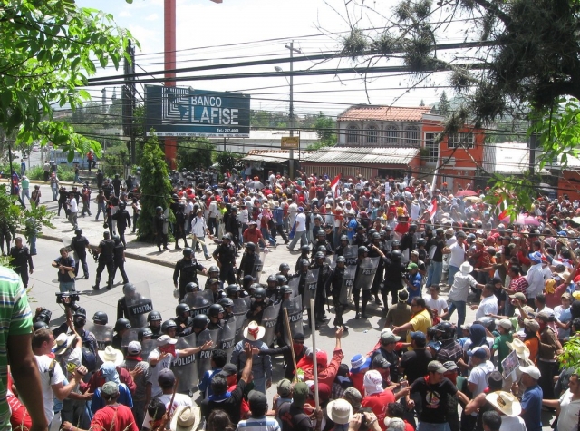 Foto: Gater i Tegucigalpa (Honduras hovedstad) 04.07.09, få dager etter kuppet. Bilde: CODEPINK Women For Peace
