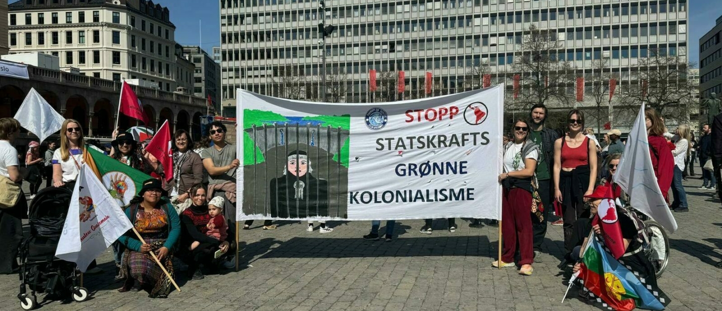 Foto: 1. mai med sør-nordbrigadister 2024  Foto Lina Alvarez Reyes